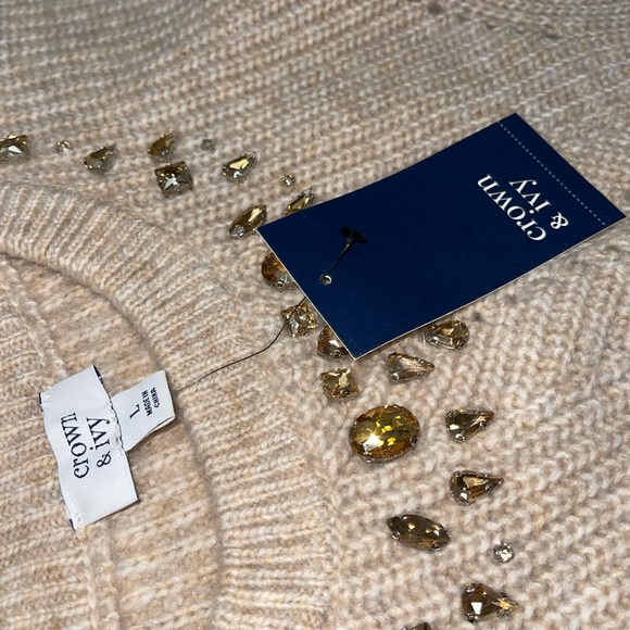 CROWN & IVY beige sweater knitted with golden stones - Picture 4 of 5